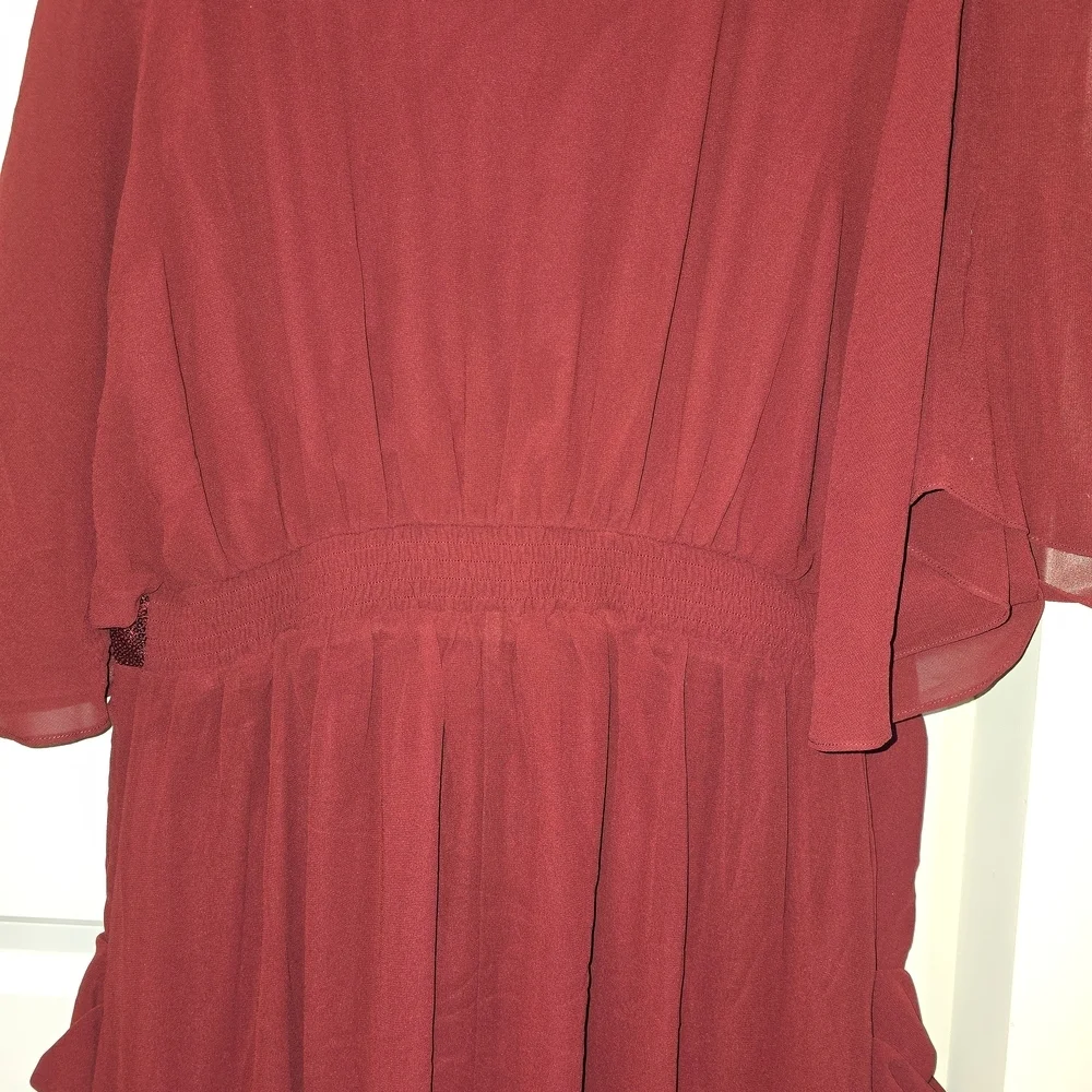 Chic Burgundy Dress with Sequin Detail. - Picture 2 of 3
